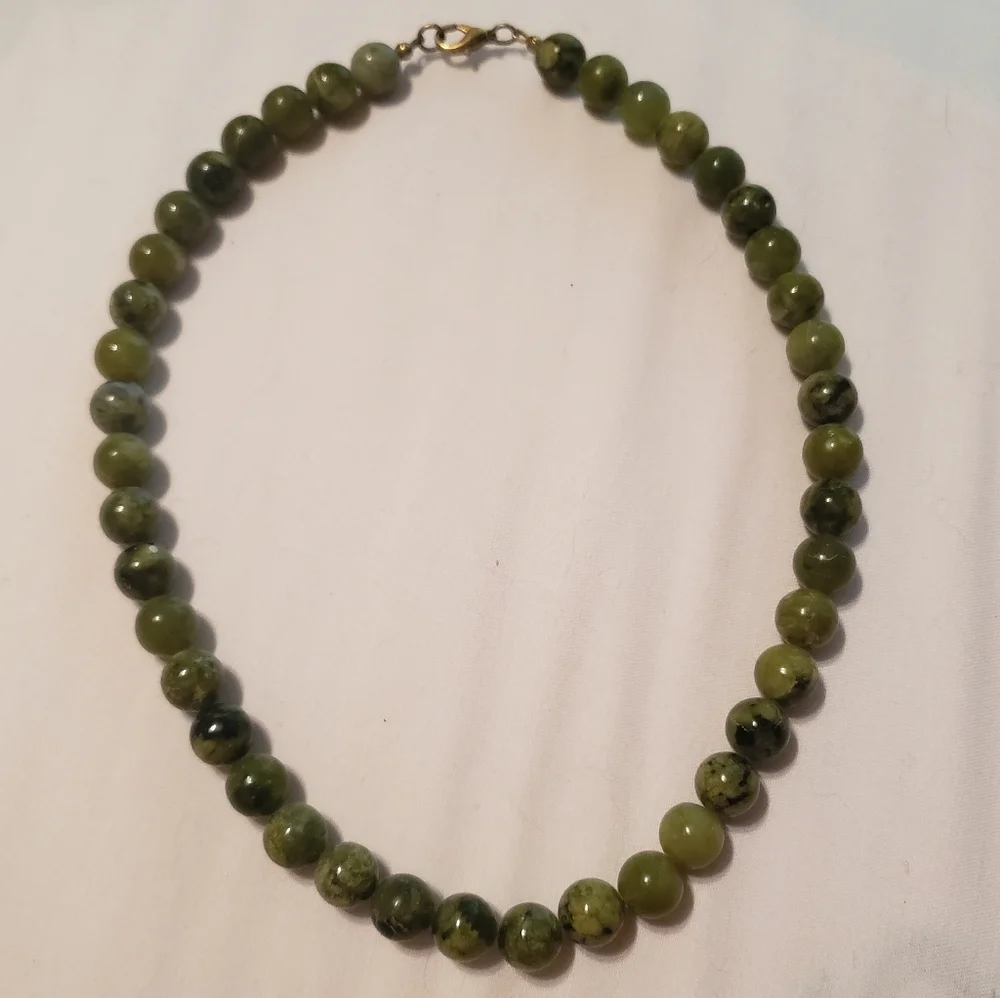 Unique Vintage Green Beaded Jade Nephrite Necklace Gold Lobster Clasp